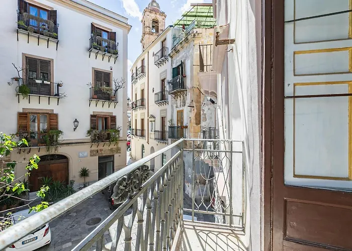 Piazza Pretoria&Quattro Canti Roomy Flats with Balconies