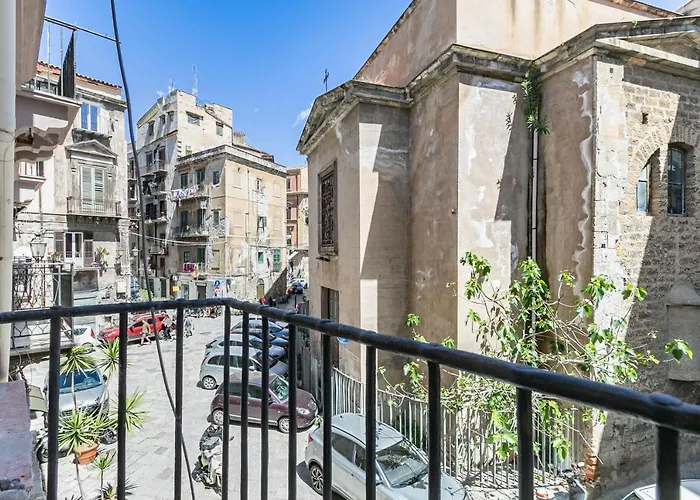 Piazza Pretoria&Quattro Canti Roomy Flats with Balconies